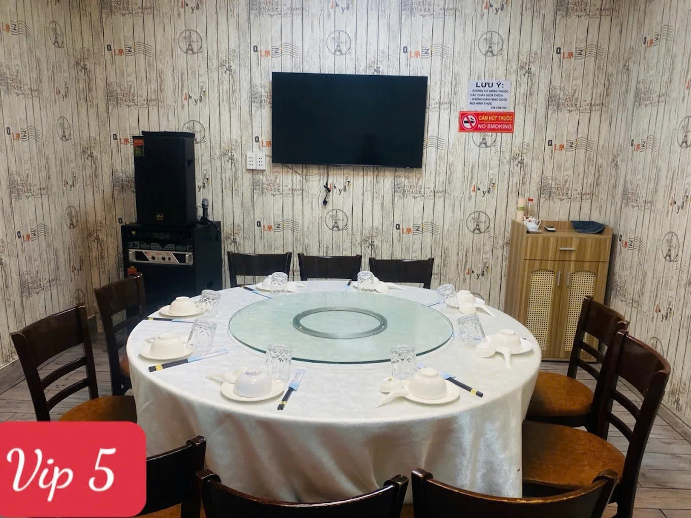 Hồng Phong 雄峯 - 305 Âu Cơ, Quận Tân Phú