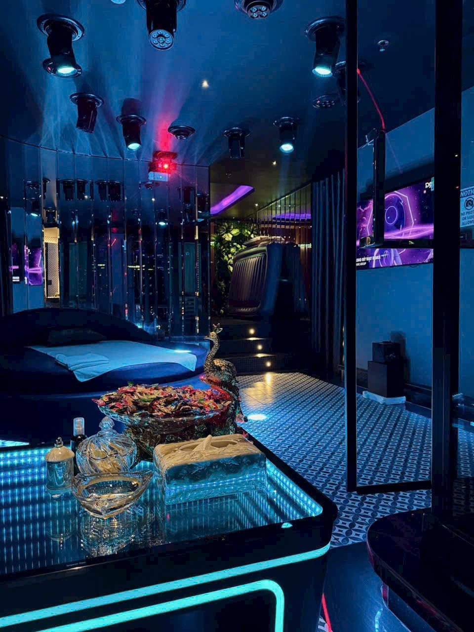 massage pool party hoàng long 龙宫