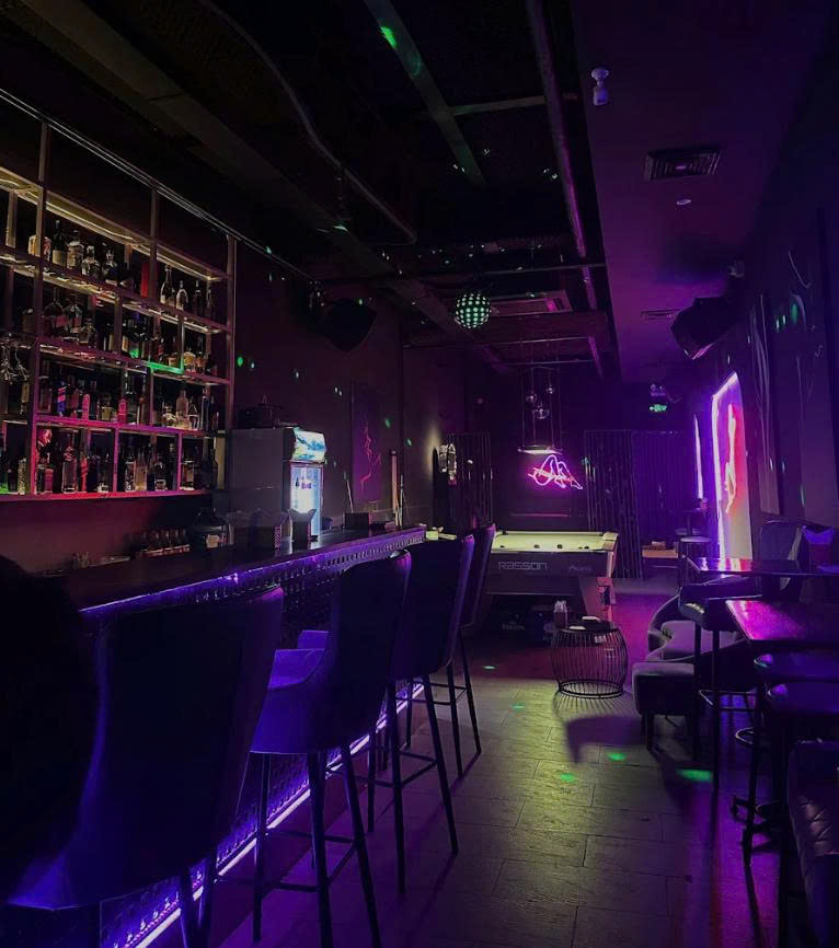 Maze Bar Darts & Pool - 36 Tôn Thất Thiệp, Quận 1