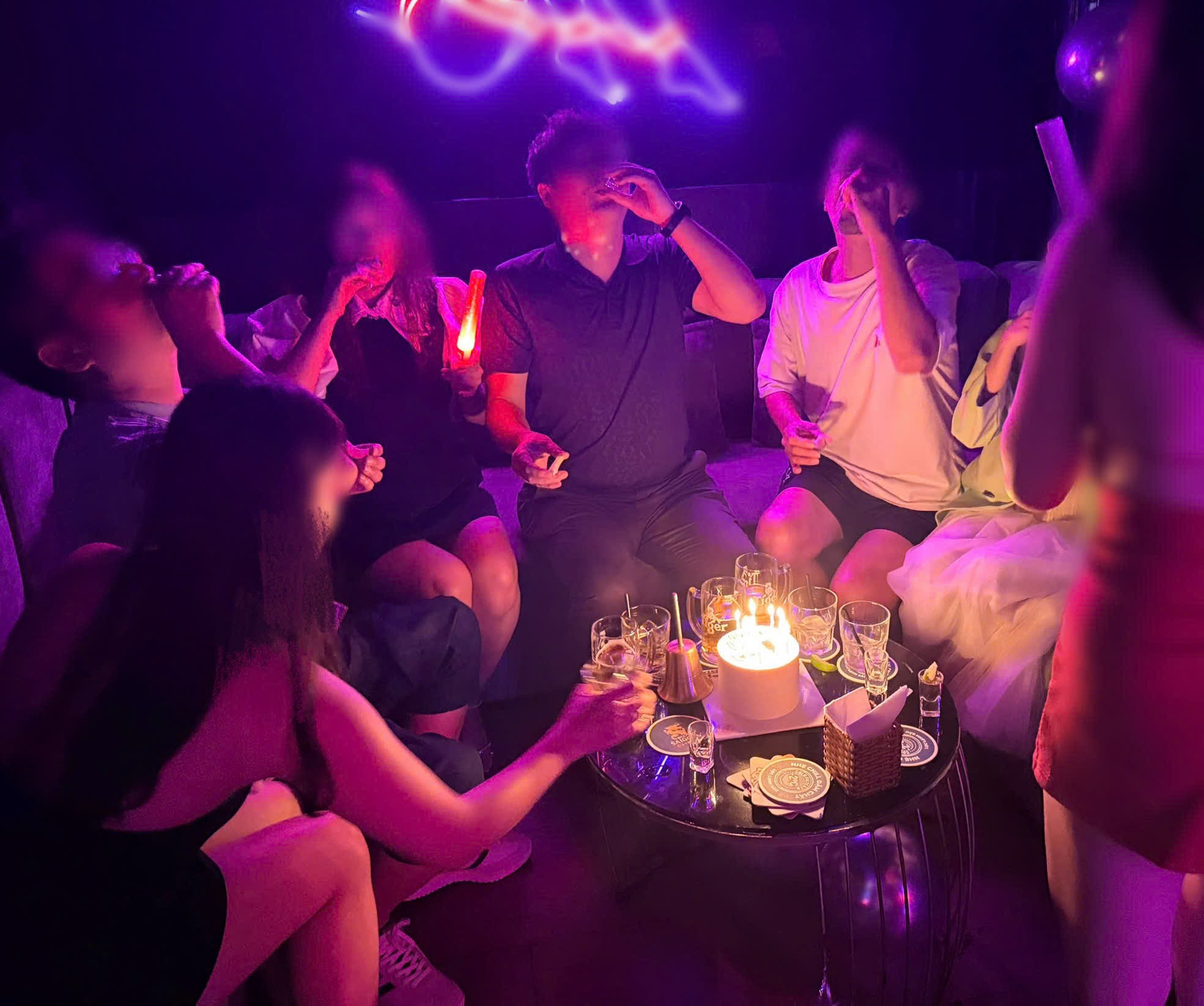 Maze Bar Darts & Pool - 36 Tôn Thất Thiệp, Quận 1