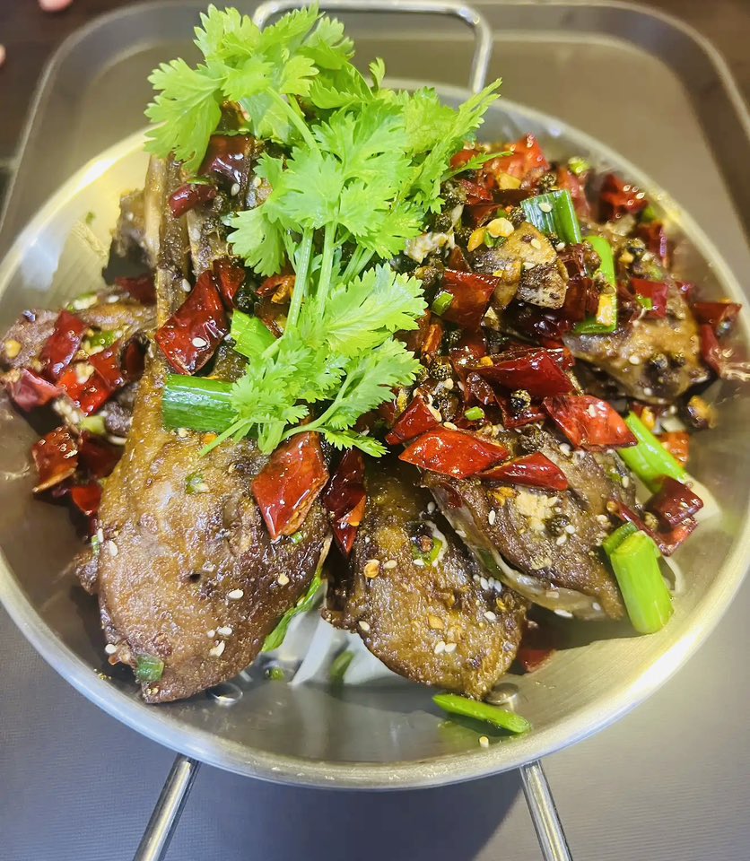 Quế Tương Lầu 桂湘楼 - 211 Hoàng Sa, Quận 1