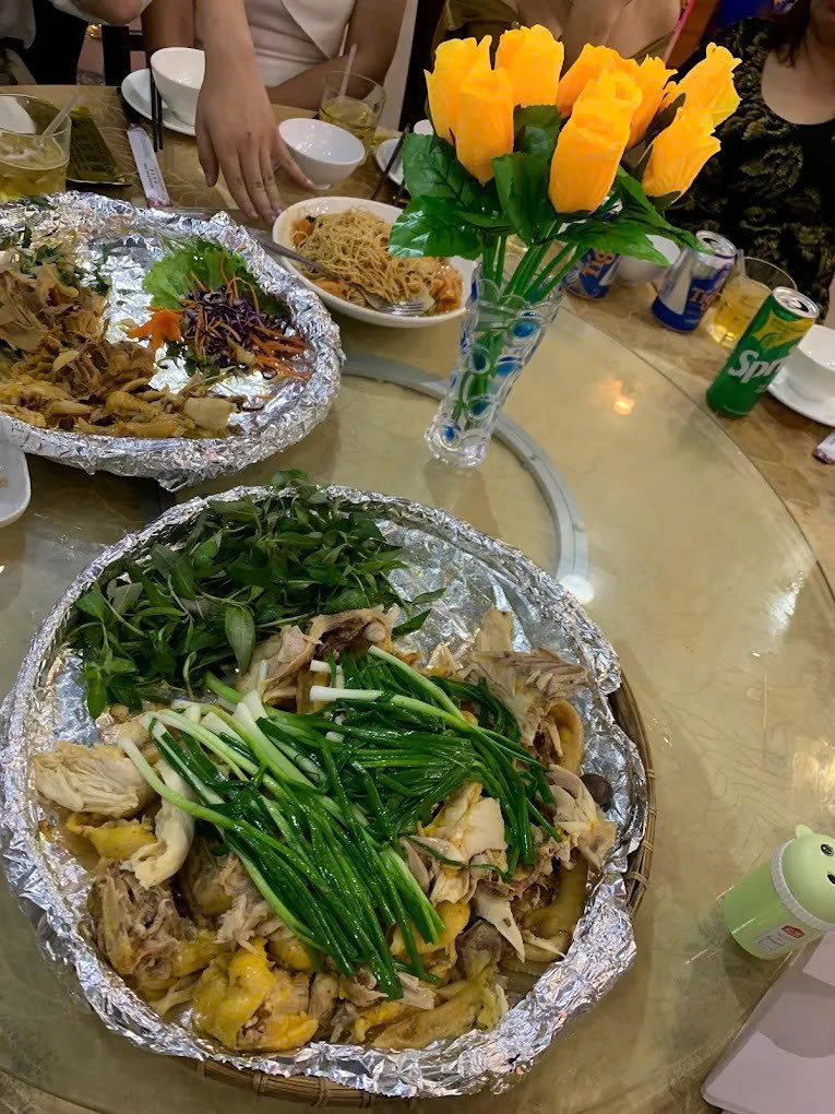 Hồng Phong 雄峯 - 305 Âu Cơ, Quận Tân Phú