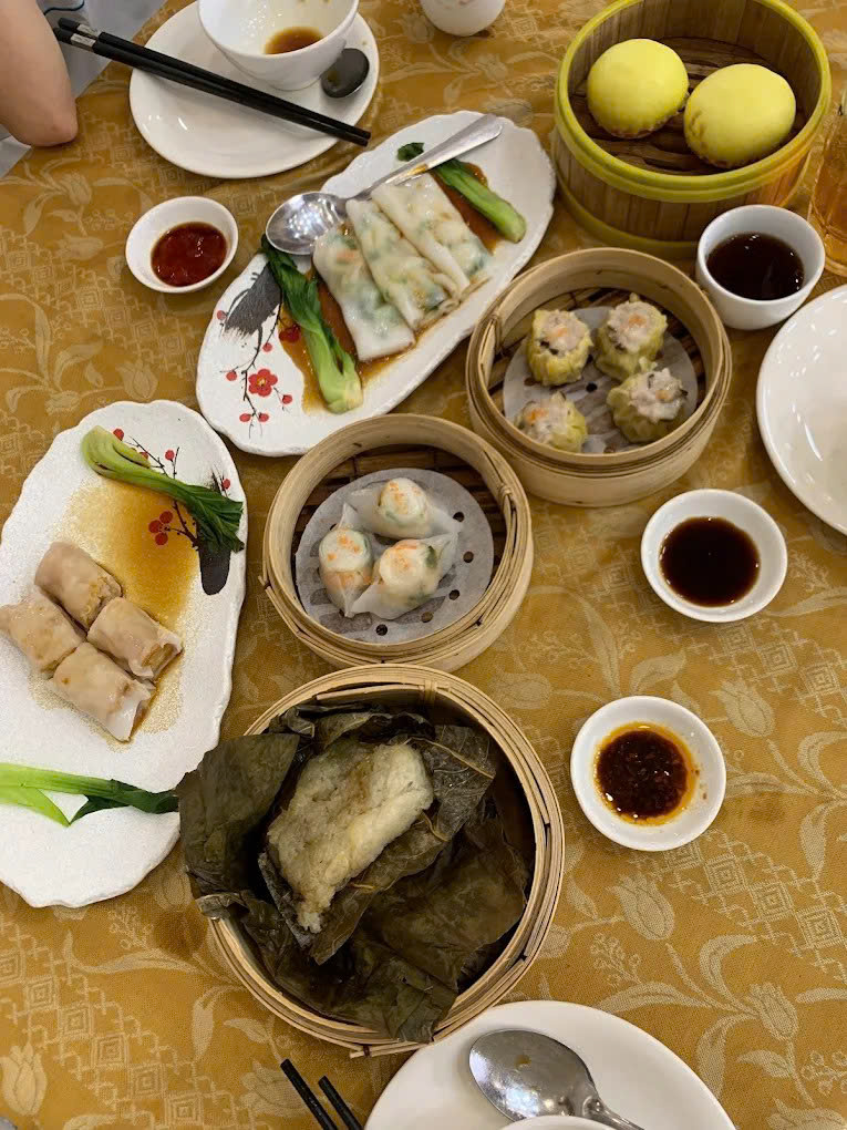 Hồng Phong 雄峯 - 305 Âu Cơ, Quận Tân Phú