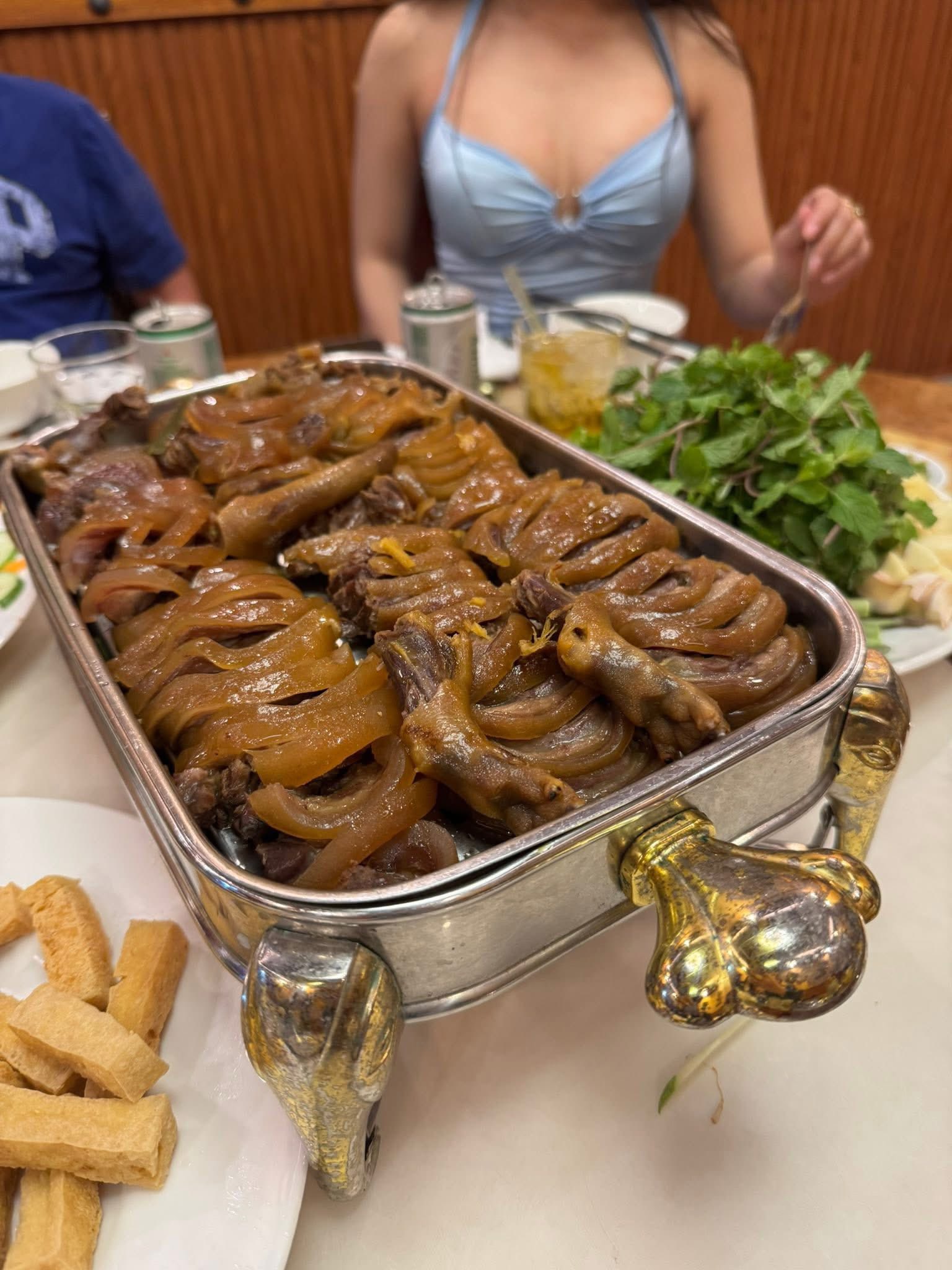 Nhà hàng Hàn Huyên - Số 2 Hồ Biểu Chánh, Quận Phú Nhuận