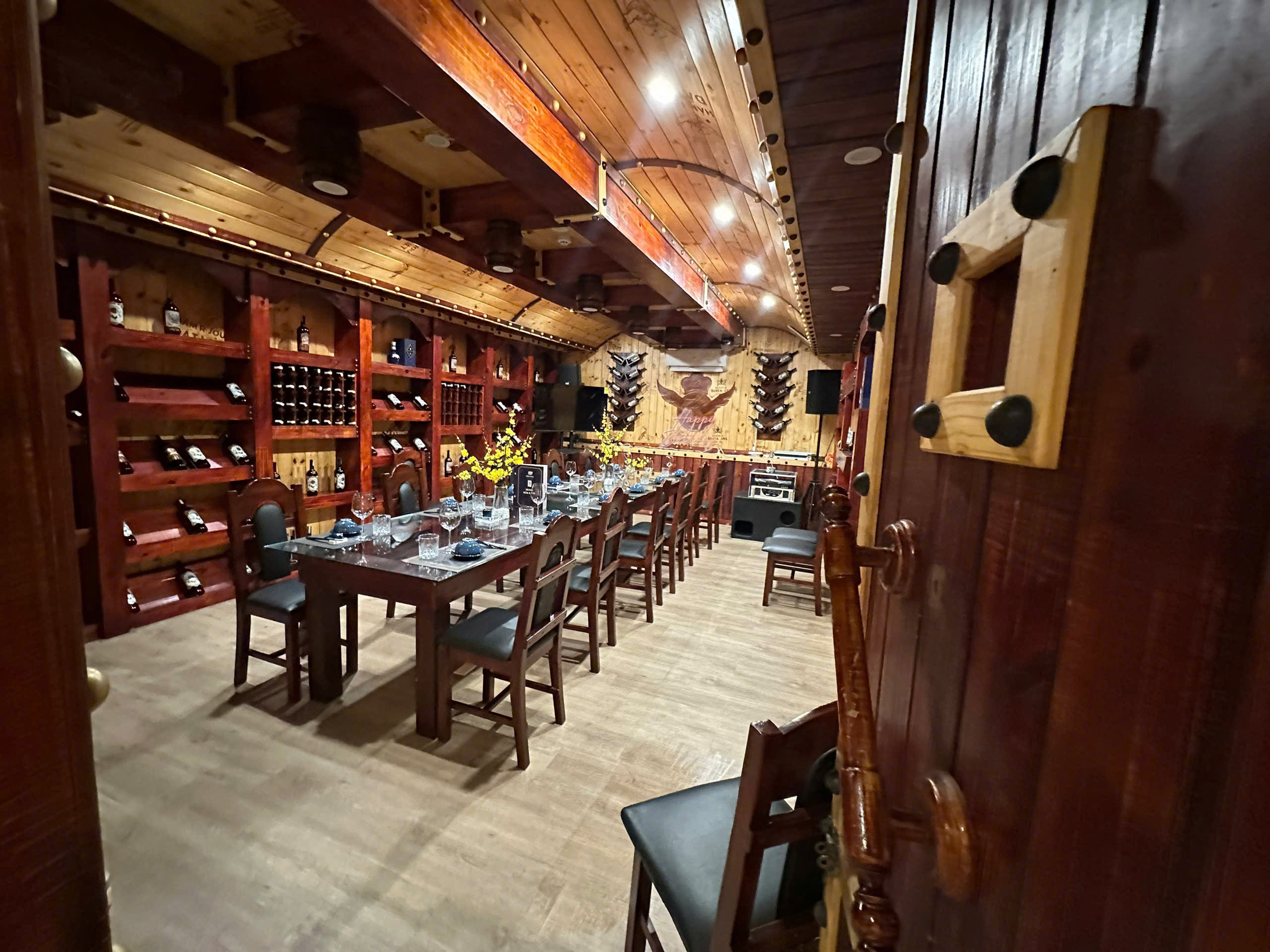 Nhà Hàng Hầm Rượu Hội Bàn Đào - 340 Lê Đức Thọ, Gò Vấp