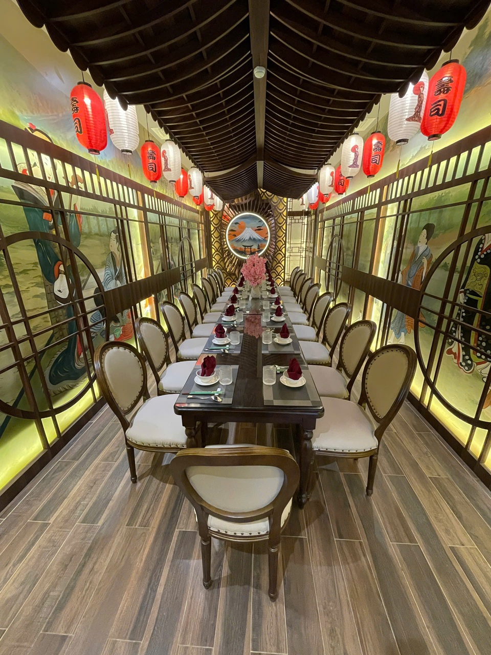 Nhà Hàng 303 Phạm Văn Đồng, Quận Gò Vấp