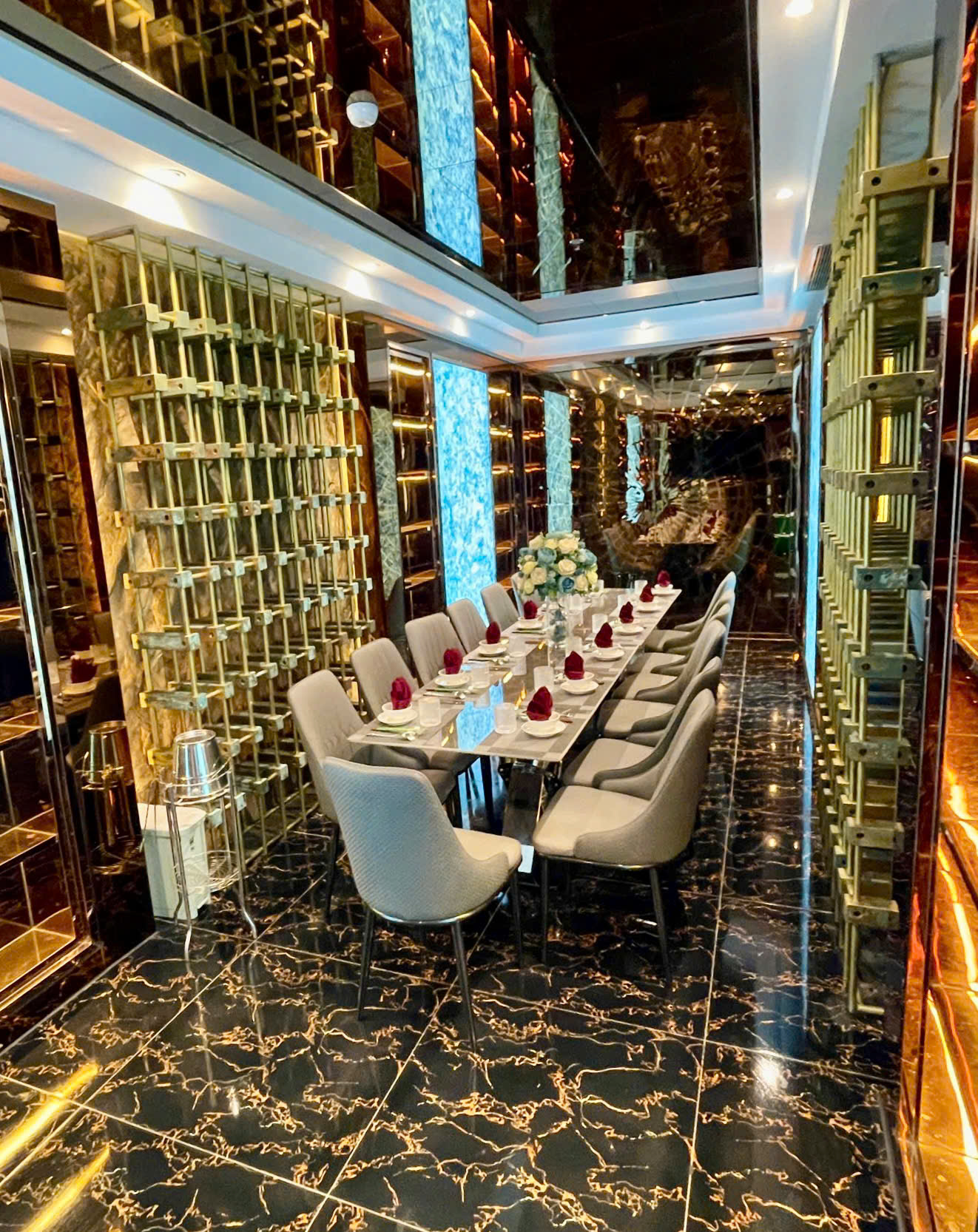 Nhà Hàng 303 Phạm Văn Đồng, Quận Gò Vấp