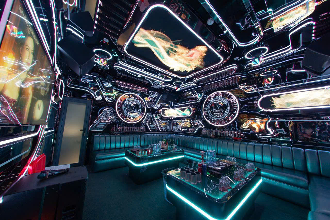 Karaoke L.V BISTRO - 214 Lê Hồng Phong, Quận 5