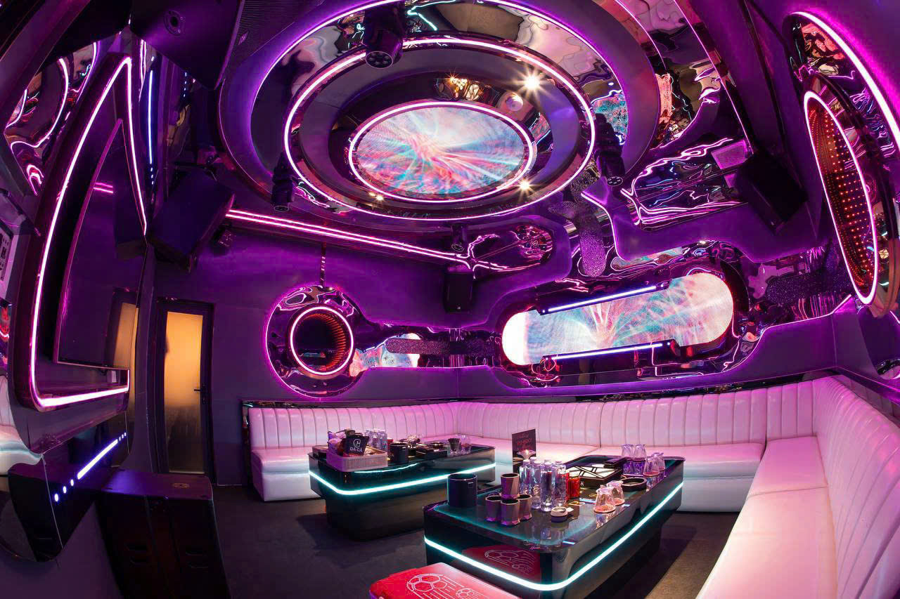 Karaoke L.V BISTRO - 214 Lê Hồng Phong, Quận 5