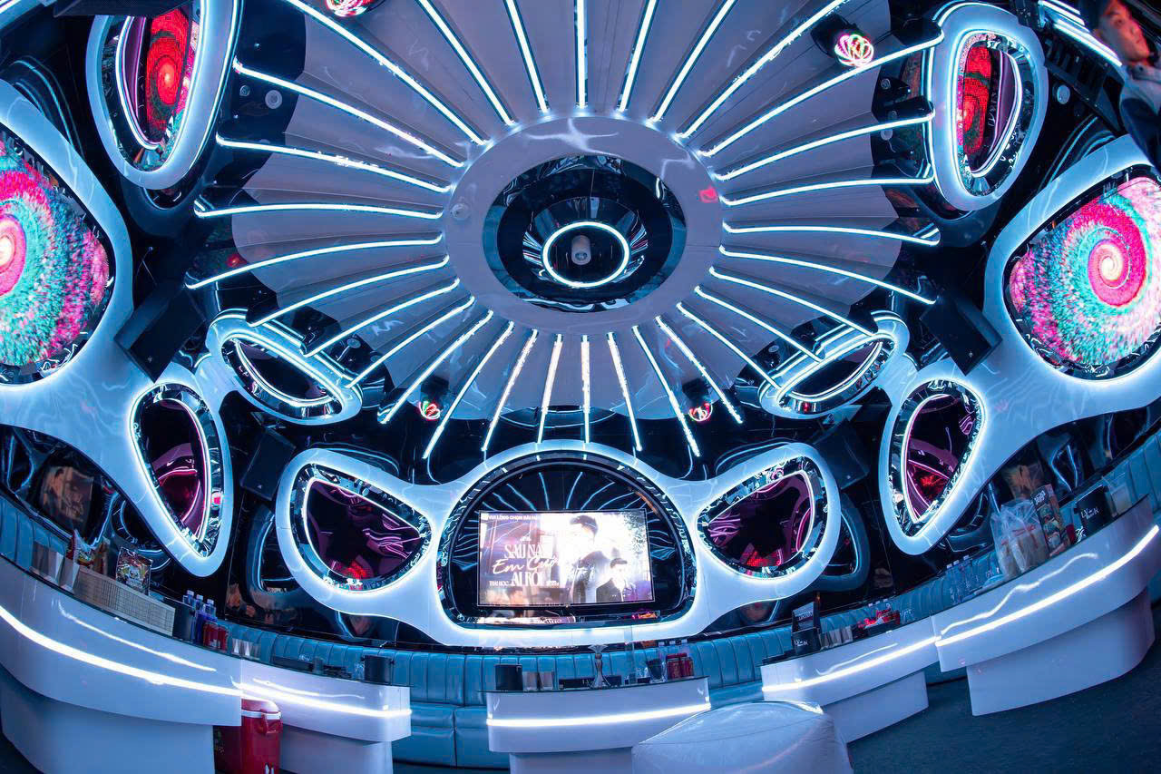 Karaoke L.V BISTRO - 214 Lê Hồng Phong, Quận 5