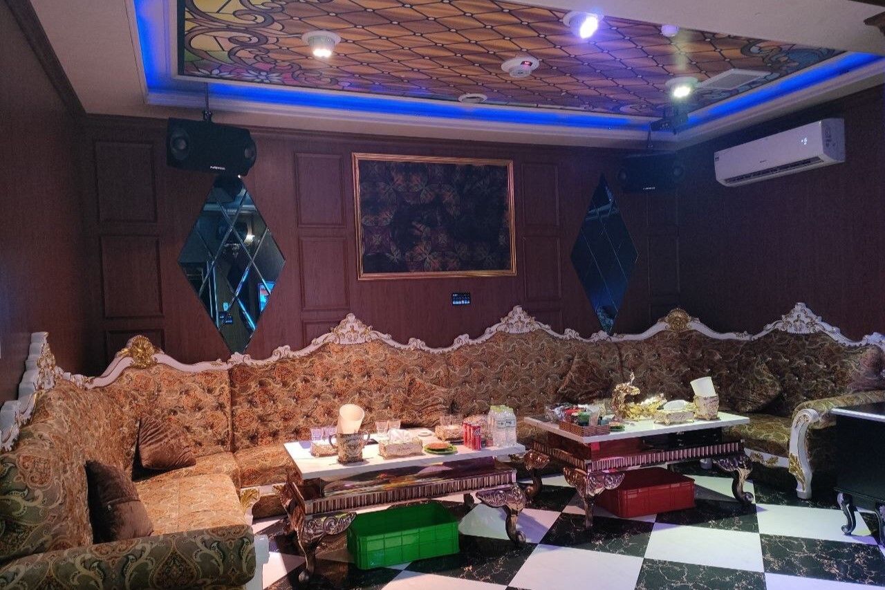 PRINCE 800 KTV - 800 Trần Hưng Đạo, Quận 5