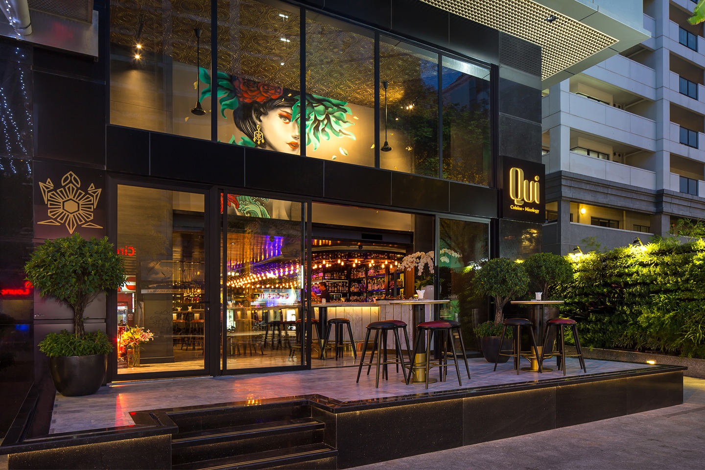 QUI Cuisine Mixology Lounge - 22 Lê Thánh Tôn