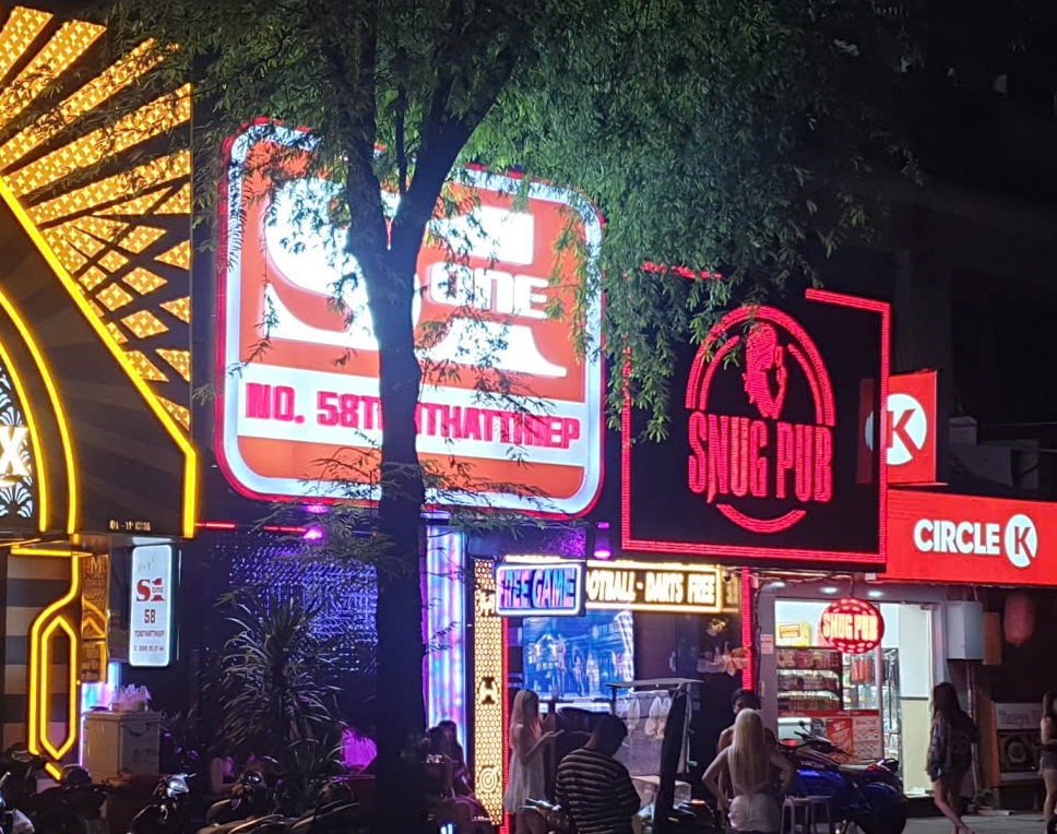 S1 Bar Saigon - Pub Lady Girl District 1