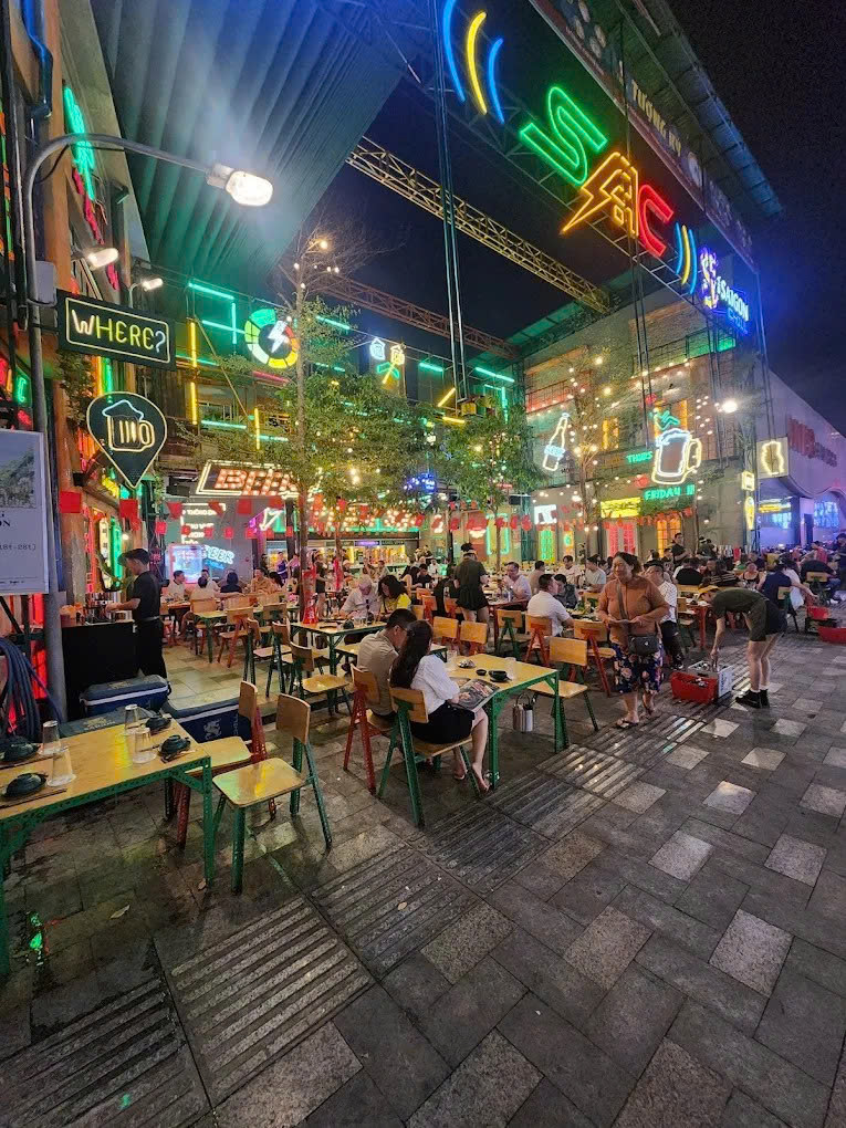 Sạc Station - 6 Trần Hưng Đạo, Quận 1