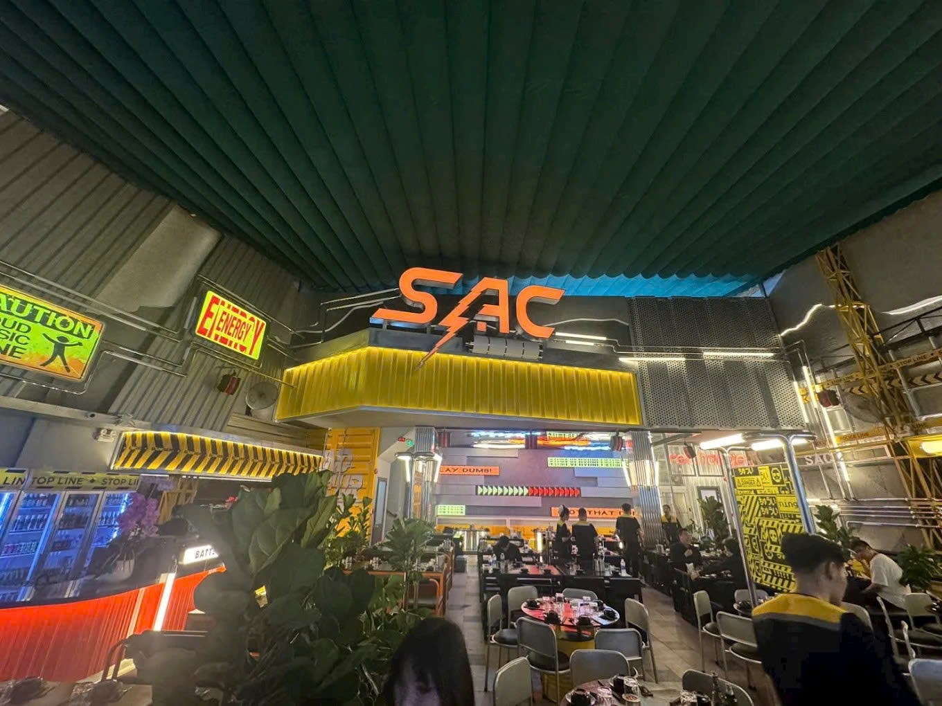 Sạc Station - 6 Trần Hưng Đạo, Quận 1