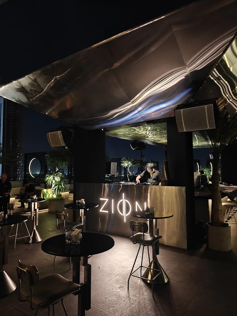 Không gian rooftop Zion Sky Lounge