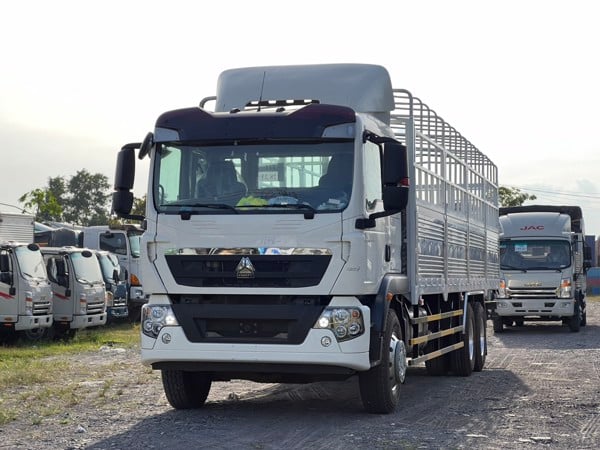Xe tải HOWO 3 chân: Đánh giá chi tiết và kinh nghiệm mua xe
