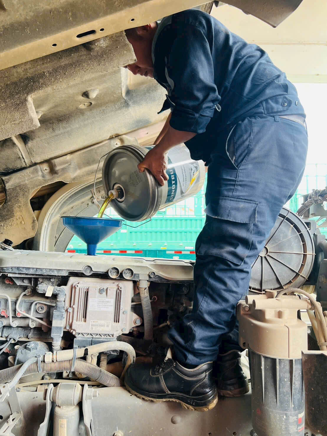 THAY DẦU ĐỘNG CƠ DỰA VÀO SỐ KM ĐI ĐƯỢC CÓ ĐÚNG HAY KHÔNG ?