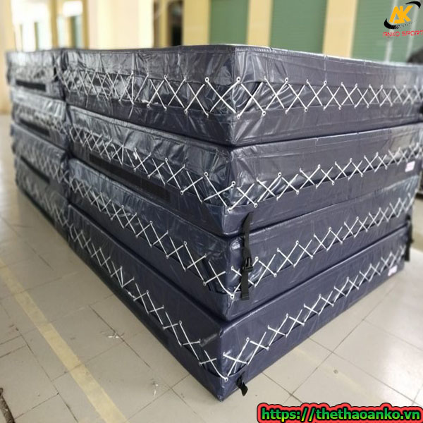 Nệm nhảy cao thể dục kích thước 1m6 x 4m x 0.3m