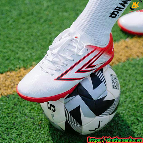 Giày bóng đá WIKA KOMAR