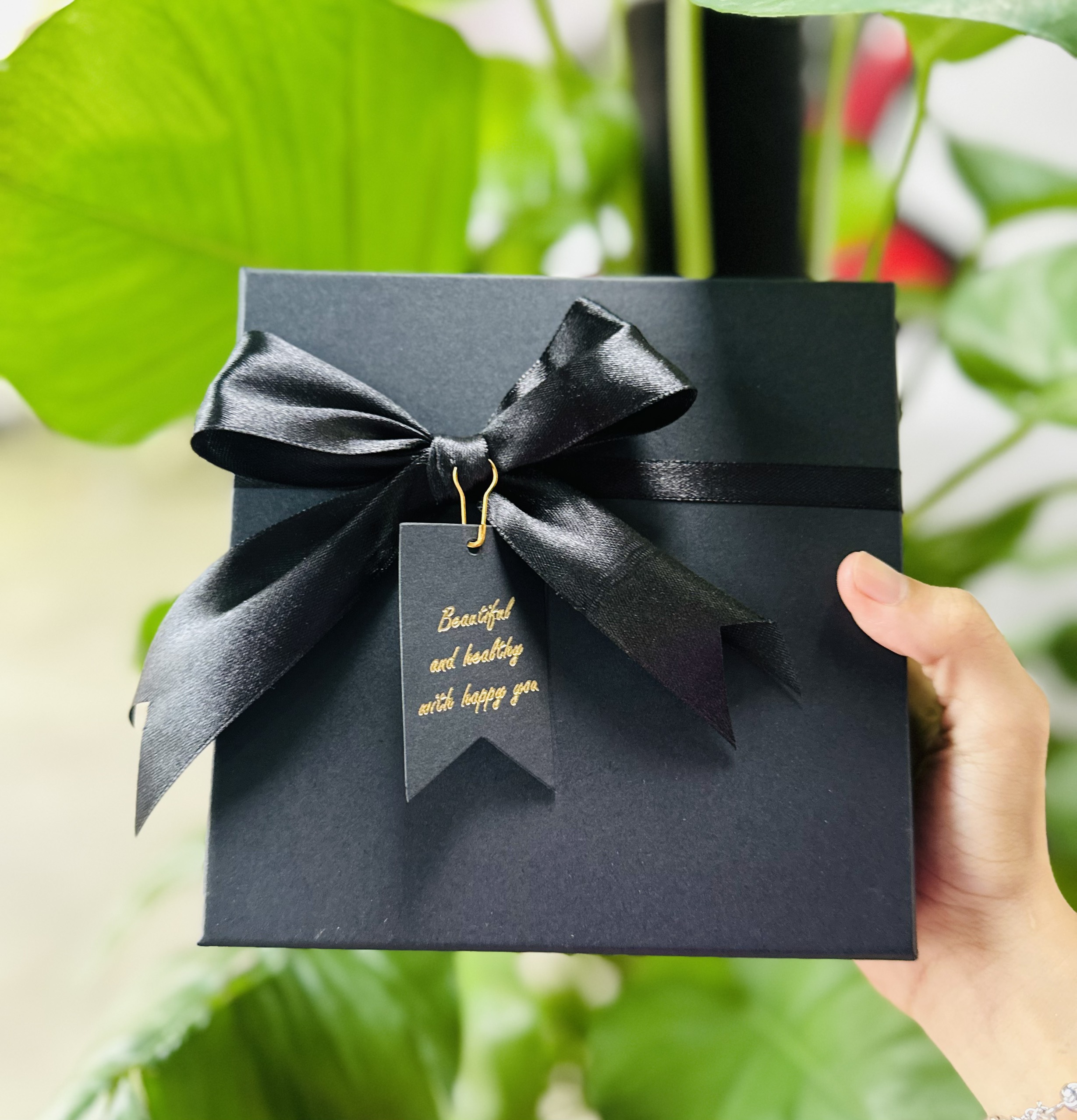 Hộp Quà Tặng Sang Trọng - Phản Ánh Sự Kiêu Hãnh và Tính Cách Sáng Tạo của Sư Tử