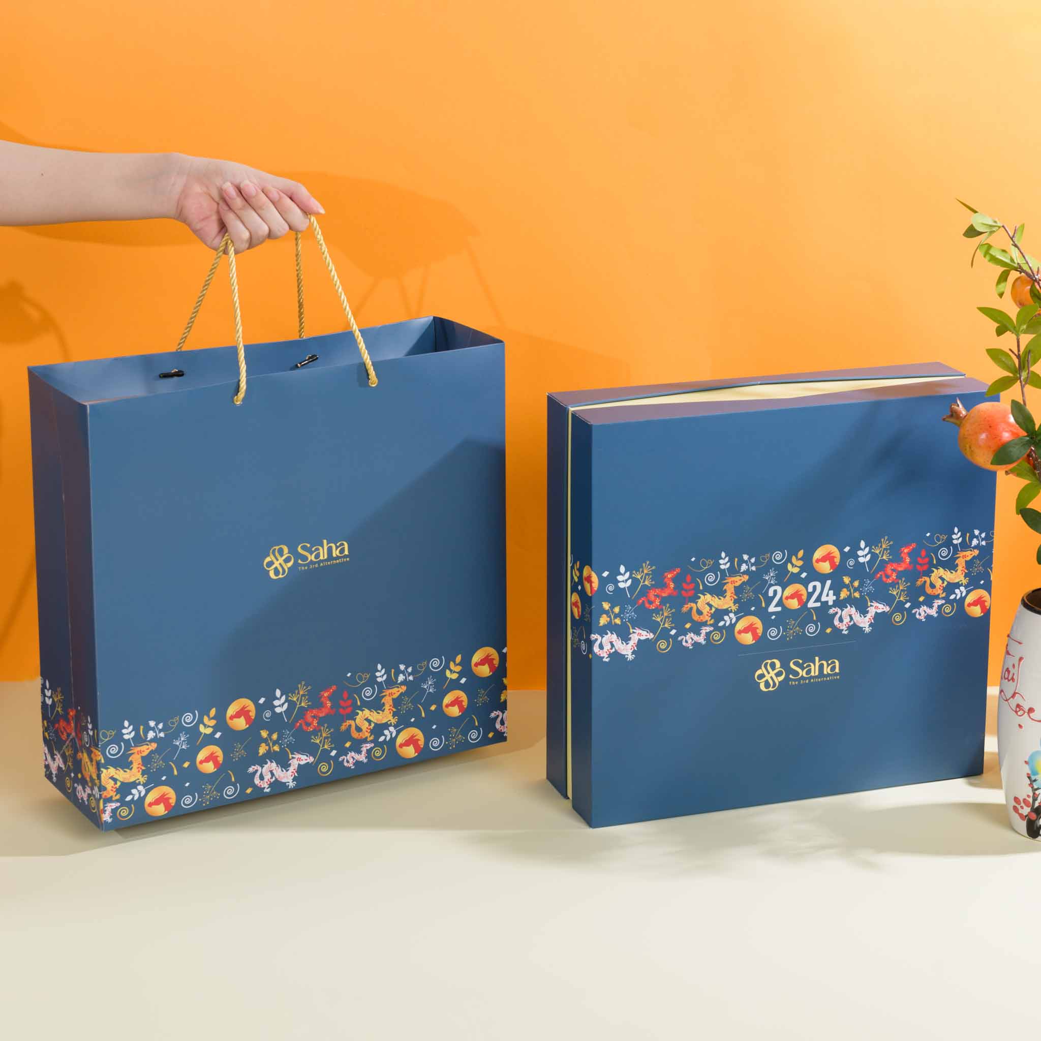 Hộp Quà Tết Kèm Túi Đựng Quà Cao Cấp Size 35x37x11cm - HQT-05