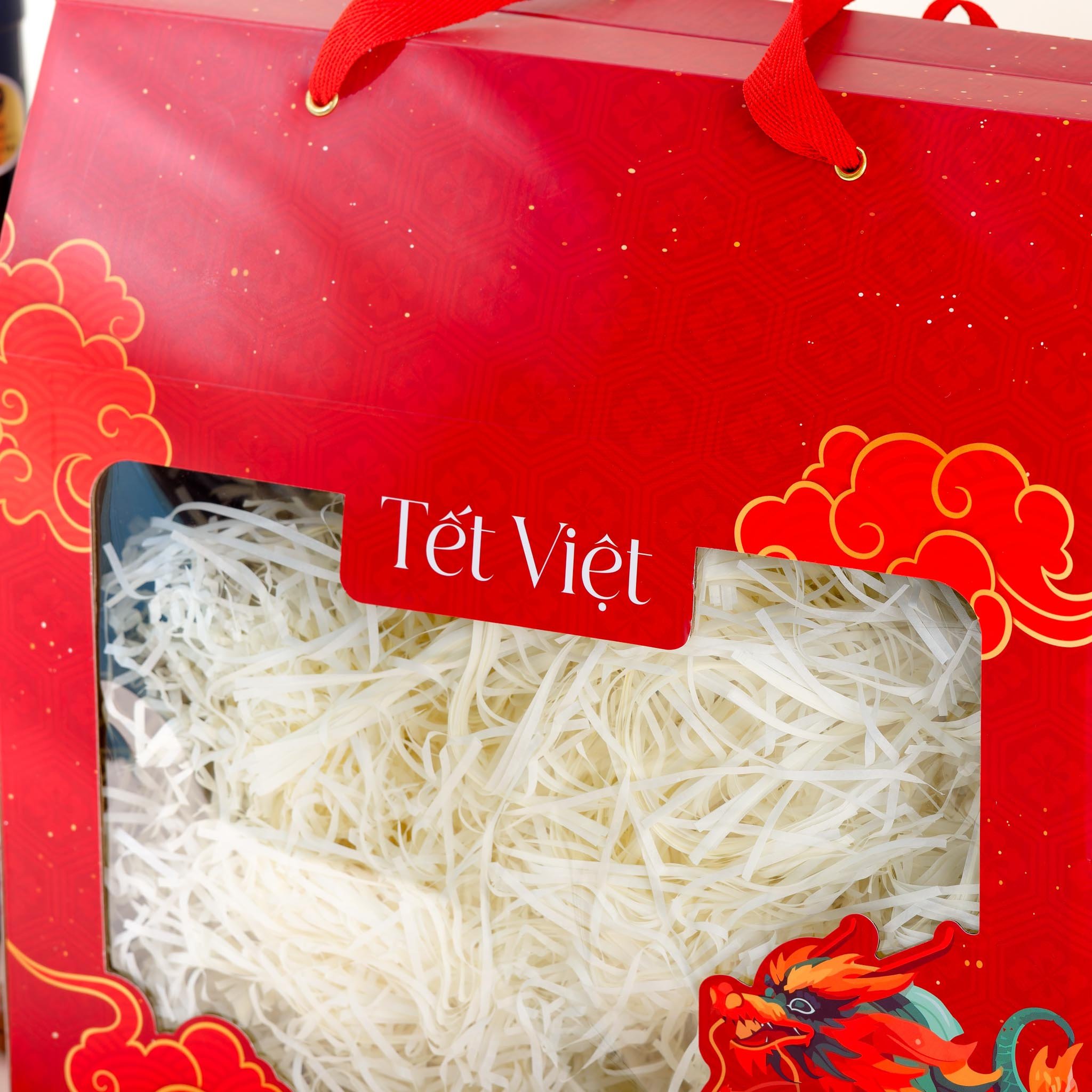 Hộp quà tết sang trọng màu đỏ kèm rơm lót, có quai xách - HQT13