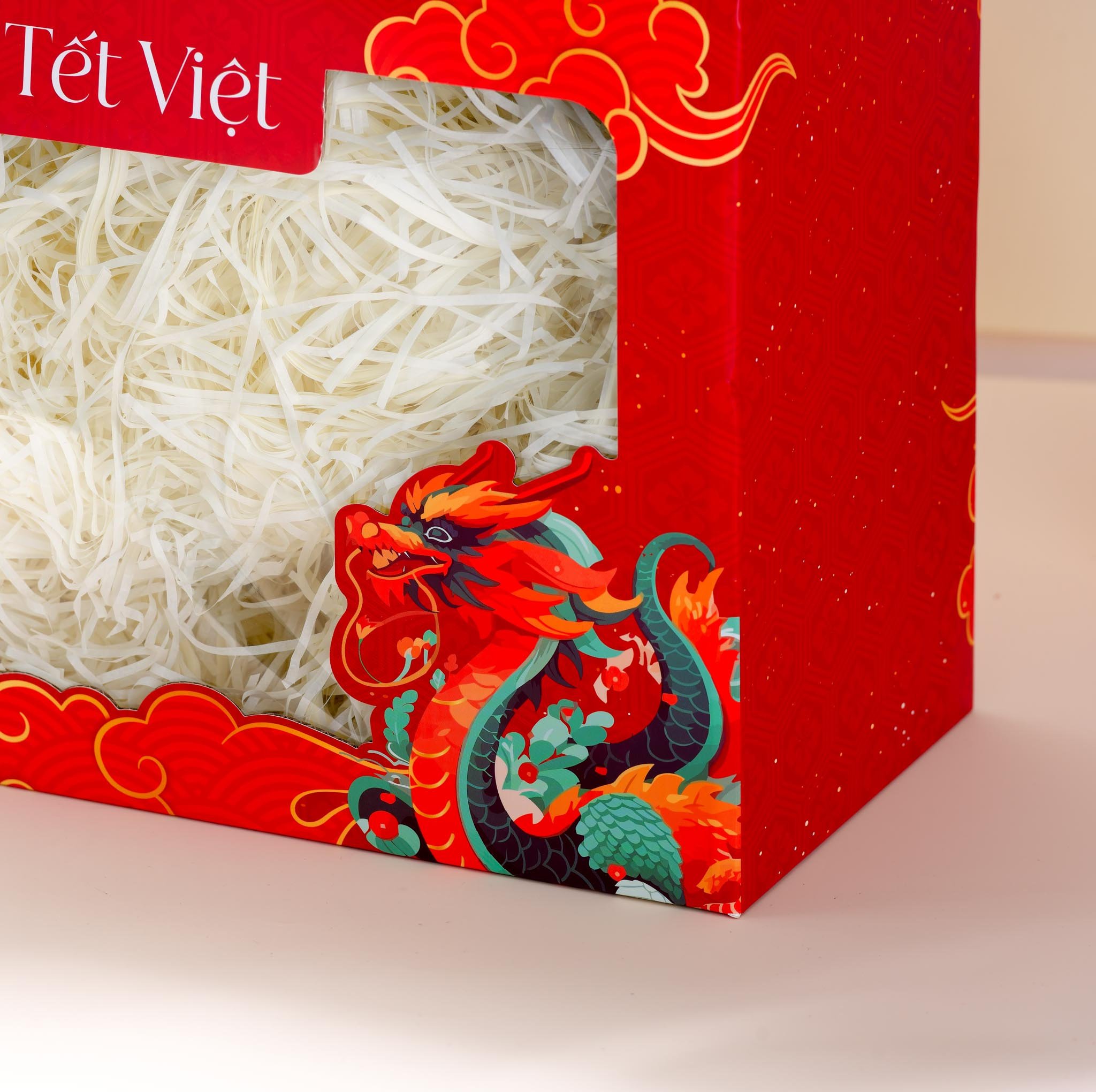Hộp quà tết sang trọng màu đỏ kèm rơm lót, có quai xách - HQT13