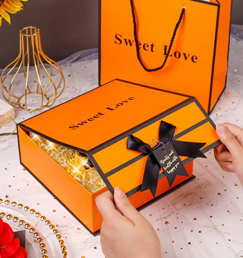 Hộp quà nắp cuộn