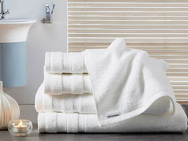 Nguyên nhân và cách khắc phục khăn spa bị hôi khi trời mưa