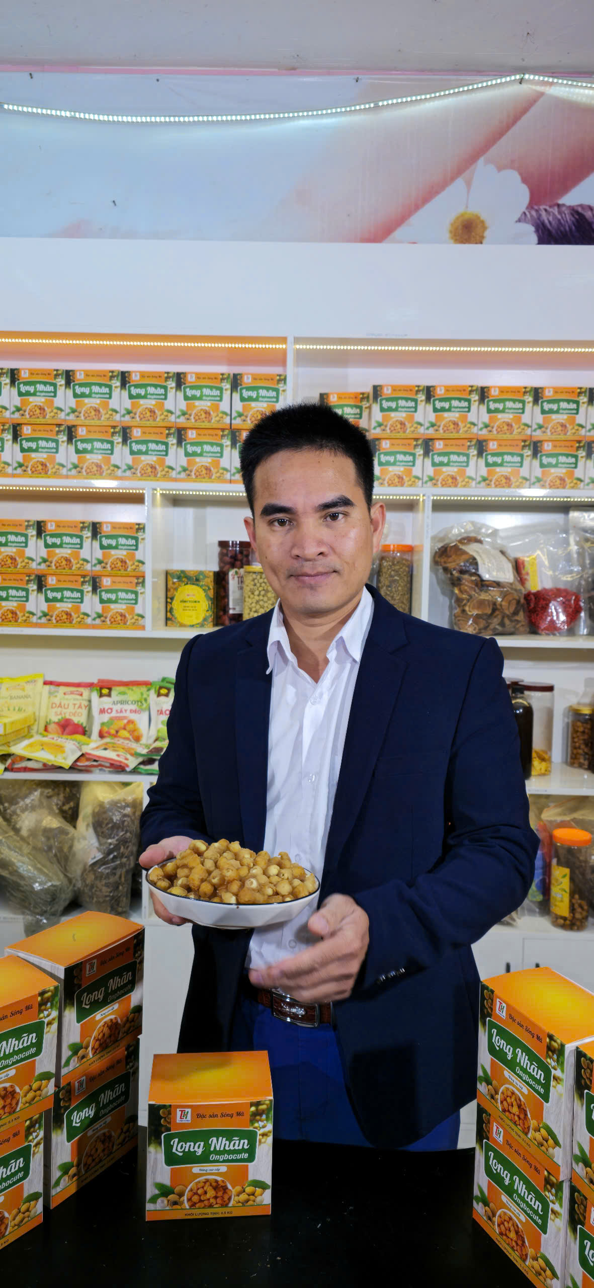 Long Nhãn Ôm Hạt Sen