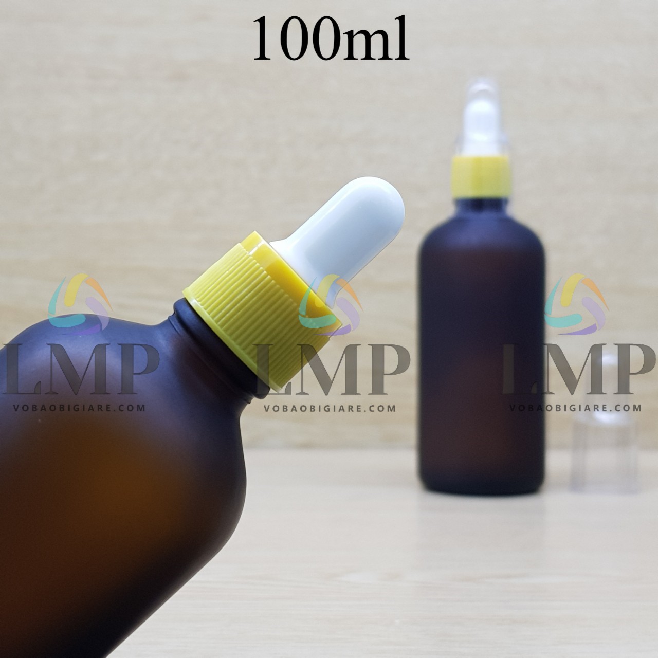 Chai tinh dầu phun mờ nắp bóp khoen nhựa sọc có nắp chụp 100ml