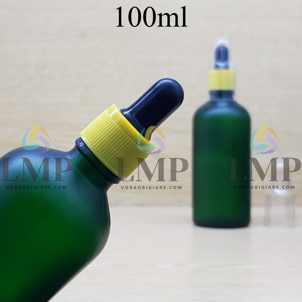 Chai tinh dầu phun mờ nắp bóp khoen nhựa sọc có nắp chụp 100ml