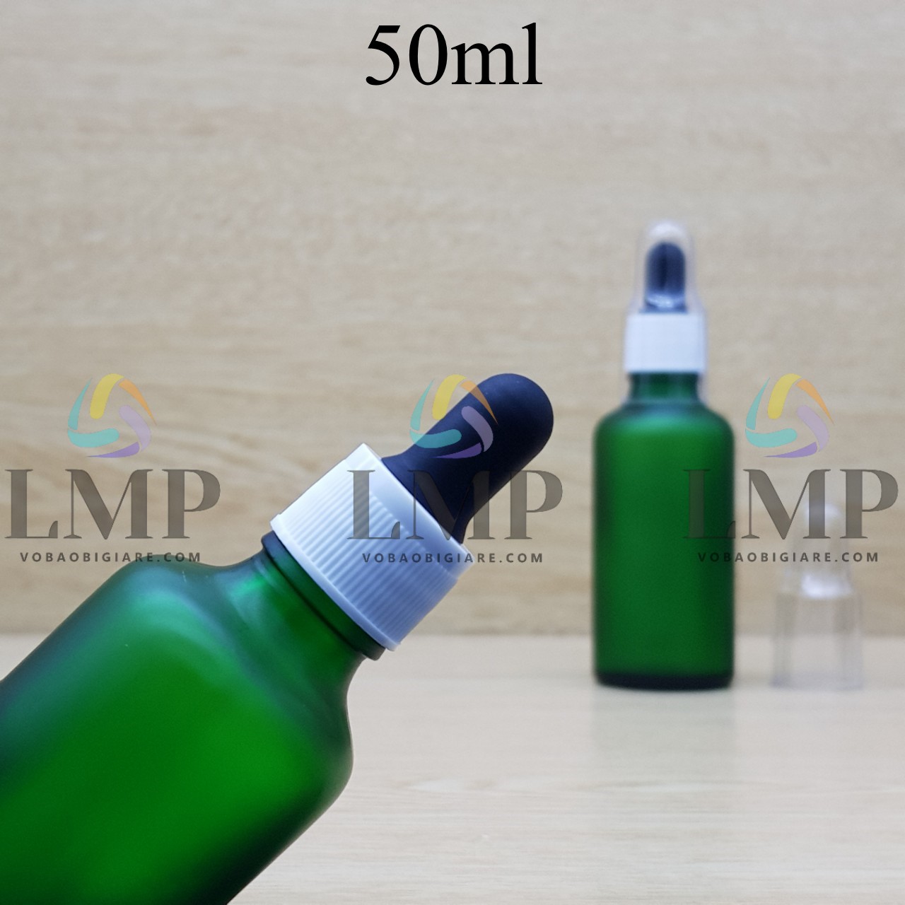 Chai tinh dầu phun mờ nắp bóp khoen nhựa sọc có nắp chụp 50ml