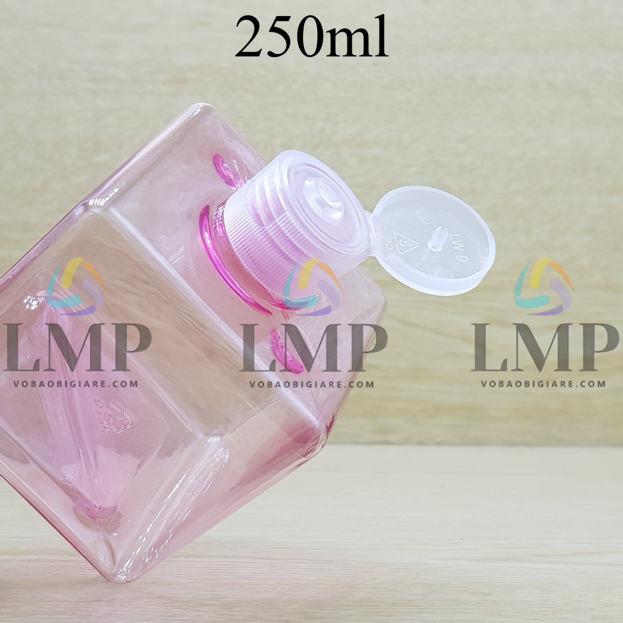 Chai lotion vuông nắp bật sọc
