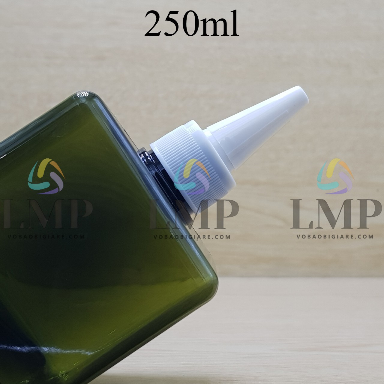 Chai lotion vuông nắp nhọn sọc