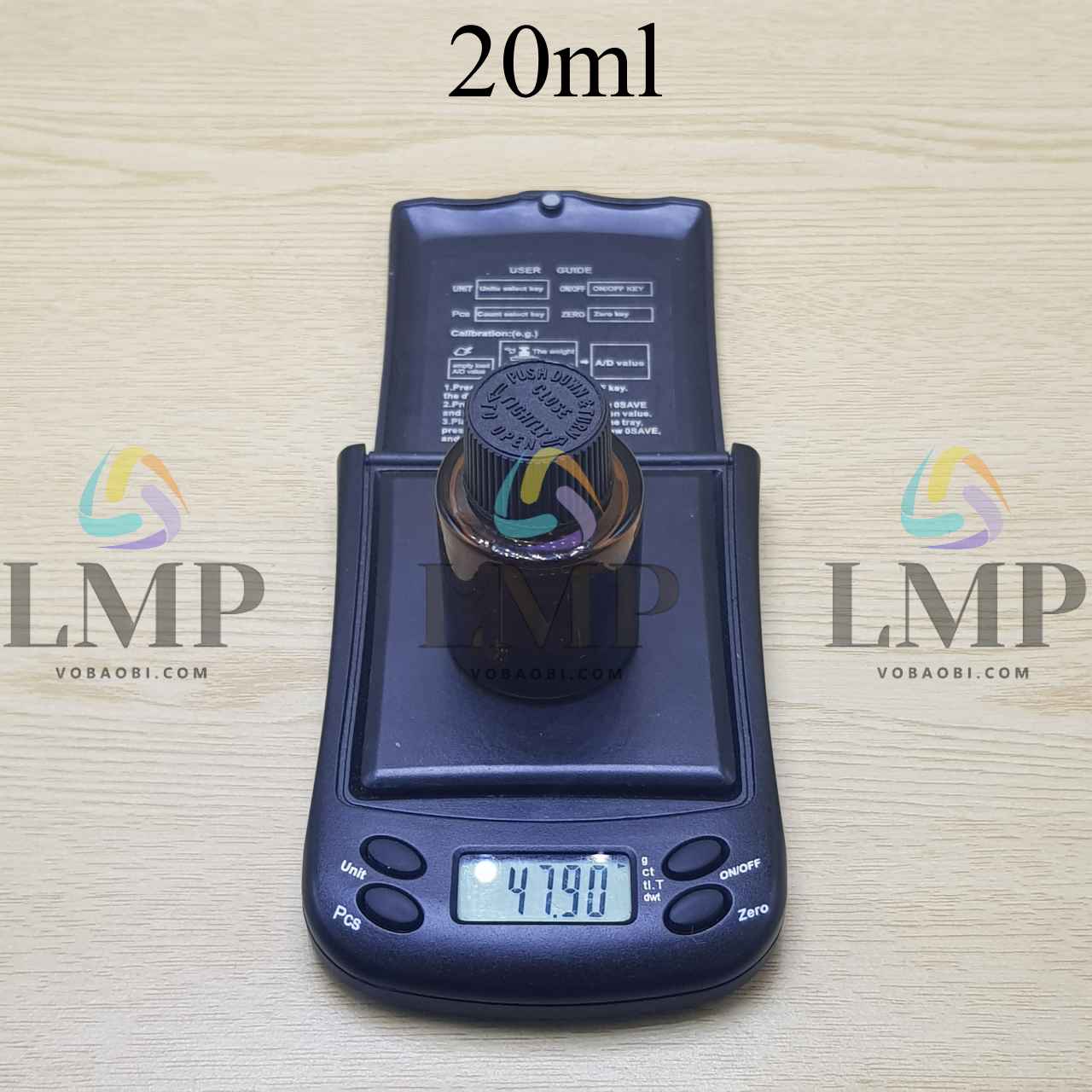 Chai thủy tinh nâu nắp push down and turn sọc