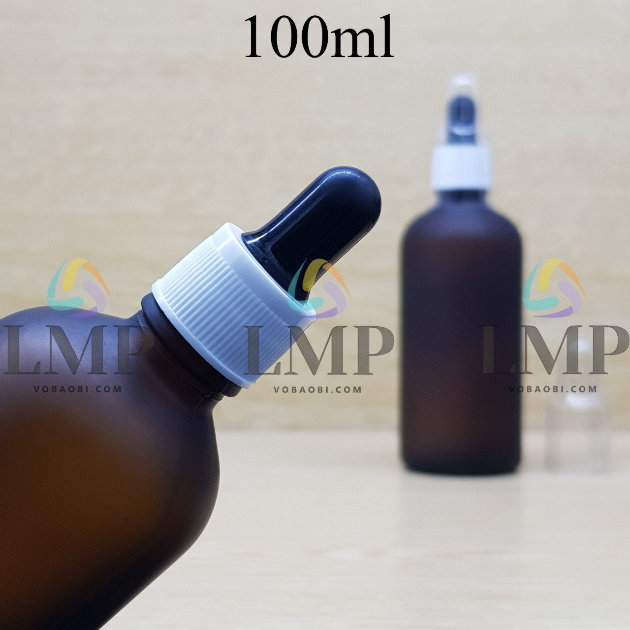 Chai tinh dầu phun mờ nắp bóp khoen nhựa sọc có nắp chụp 100ml