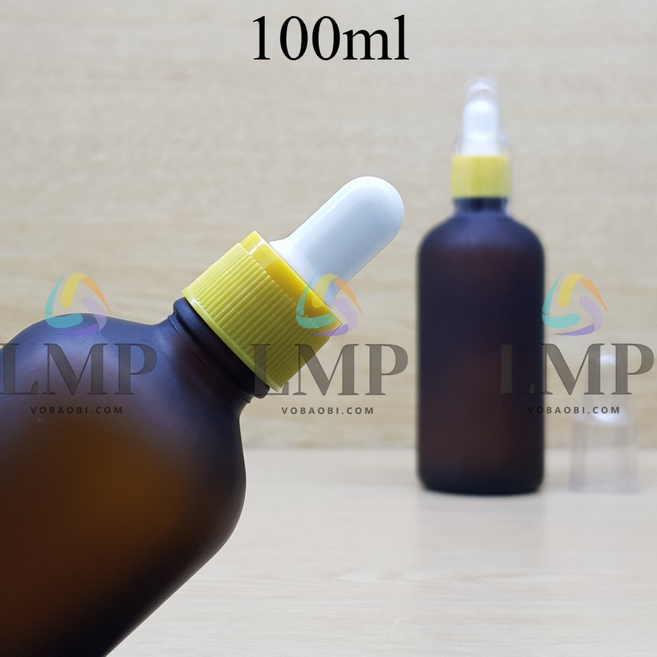 Chai tinh dầu phun mờ nắp bóp khoen nhựa sọc có nắp chụp 100ml