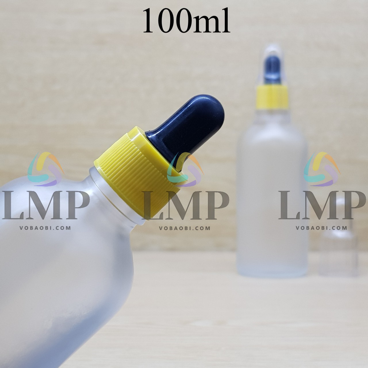 Chai tinh dầu phun mờ nắp bóp khoen nhựa sọc có nắp chụp 100ml