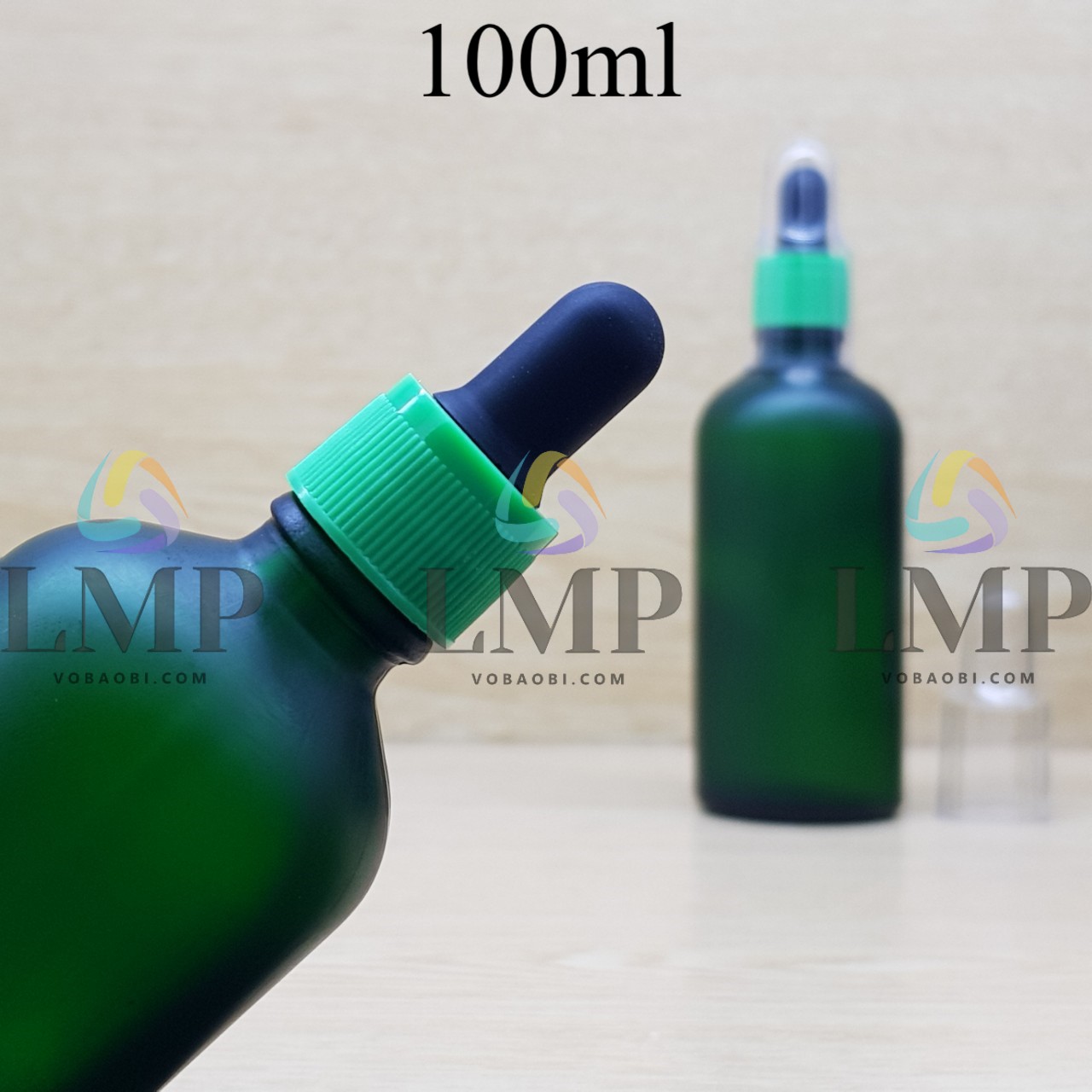 Chai tinh dầu phun mờ nắp bóp khoen nhựa sọc có nắp chụp 100ml