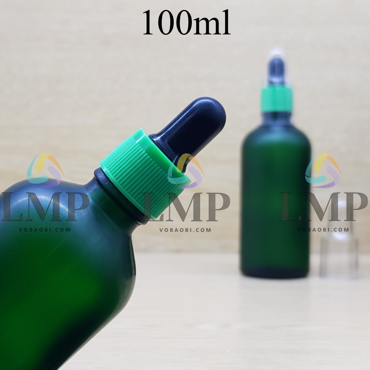 Chai tinh dầu phun mờ nắp bóp khoen nhựa sọc có nắp chụp 100ml