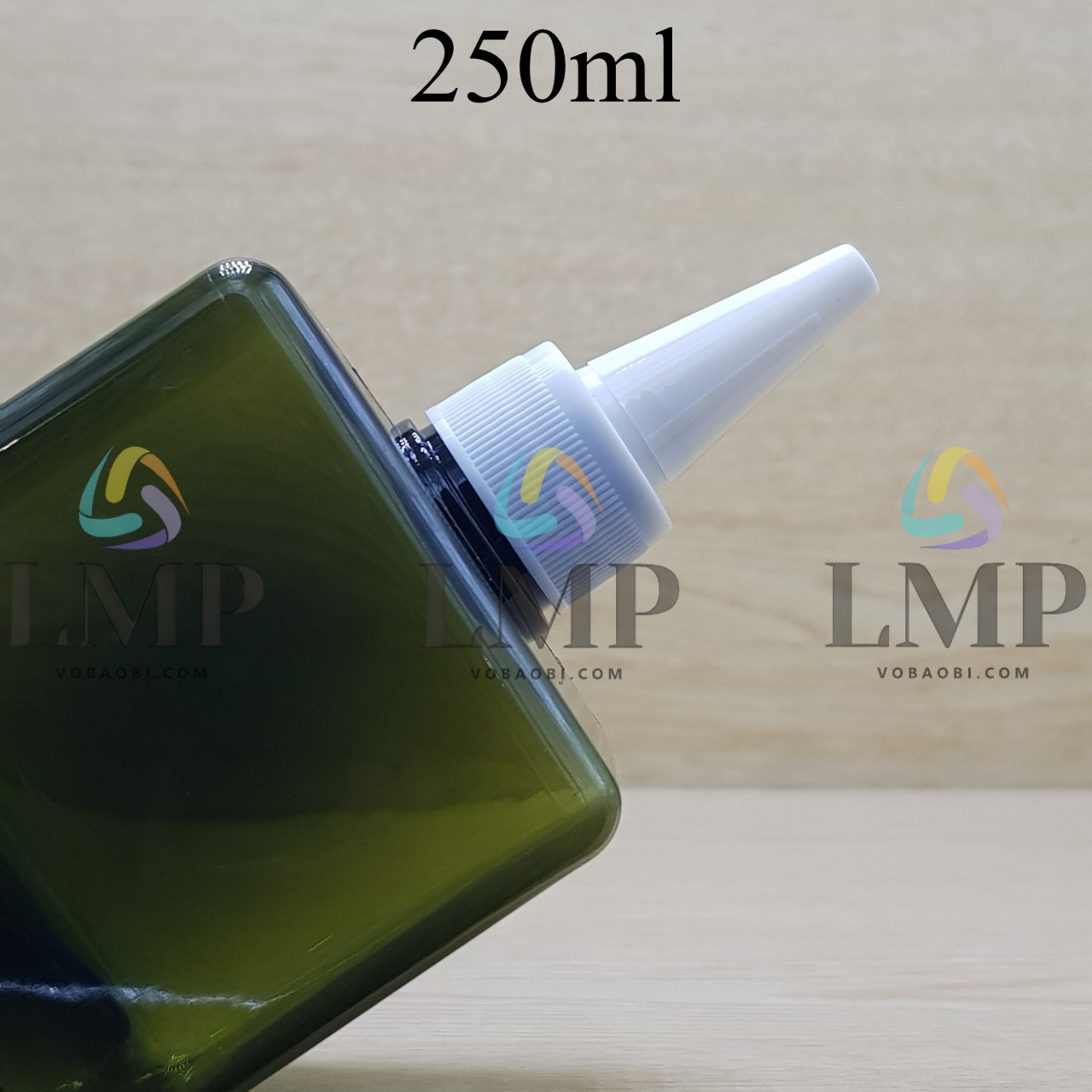 Chai lotion vuông nắp nhọn sọc