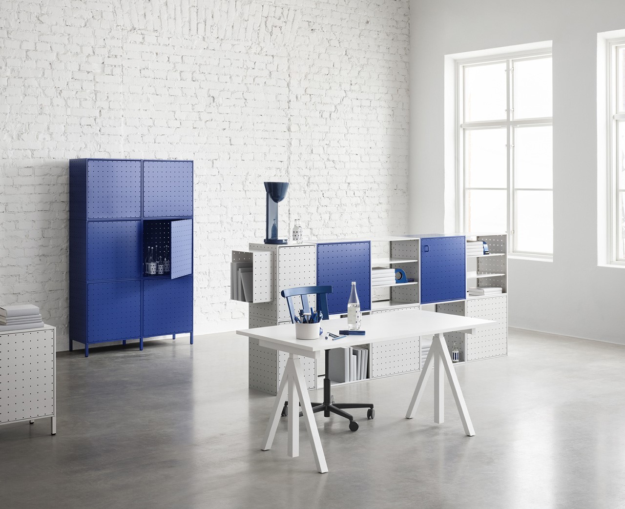 METAL【Reference Product】Metal Composition Artistry – Shaping a New Generation of Flexible Workstyle