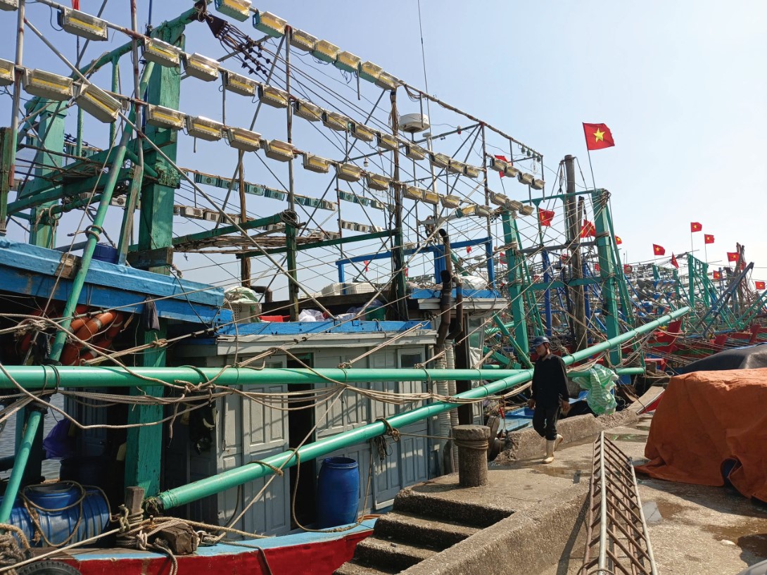 lap-dat-bien-tan-cho-tau-danh-ca-2