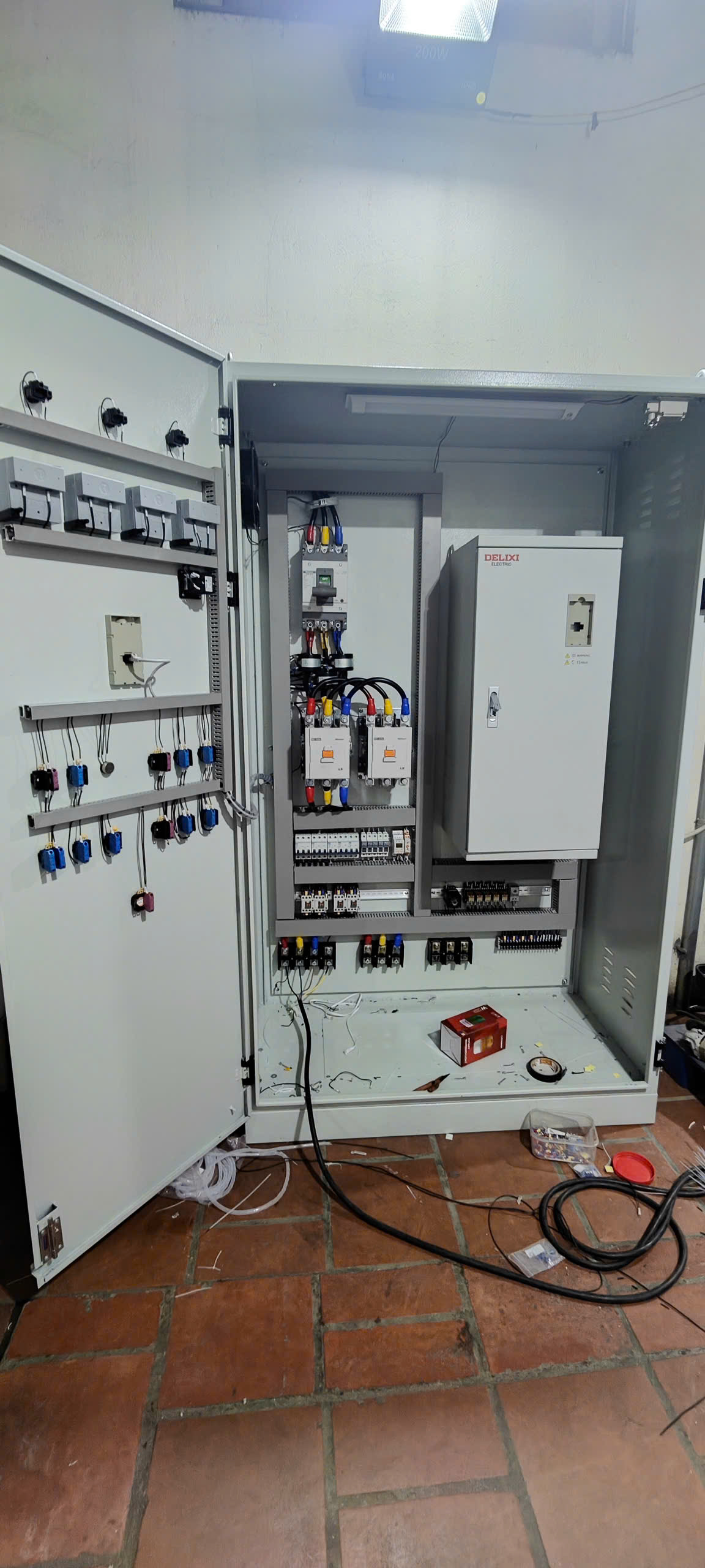 Biến tần Delixi CDI-E100G630T4L 630kw - 380V