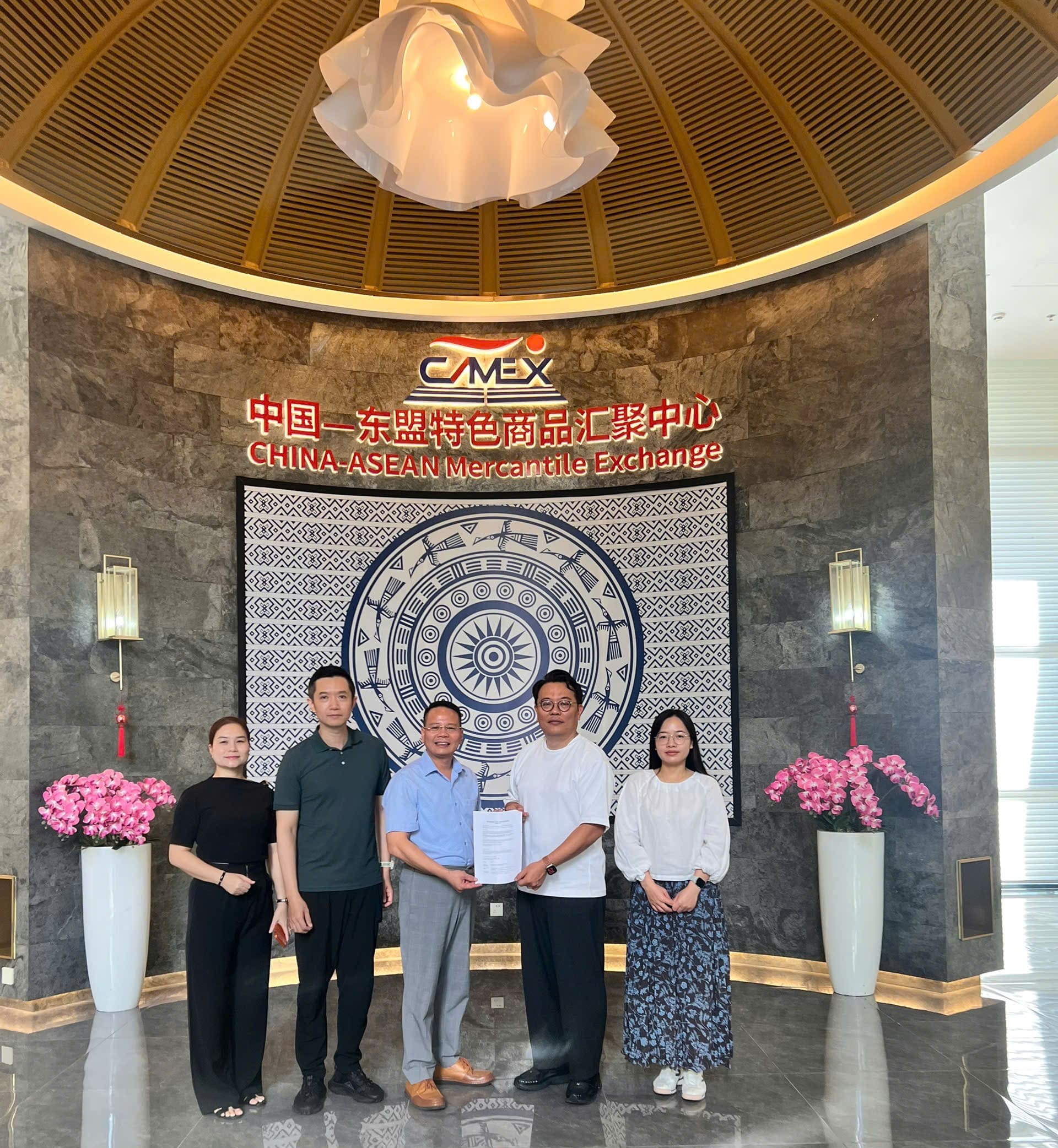BƯỚC TIẾN CHIẾN LƯỢC TRONG GIAO THƯƠNG VIỆT - TRUNG: IMEX NEWS KÝ KẾT HỢP TÁC TOÀN DIỆN CÙNG CAMEX TẠI NAM NINH