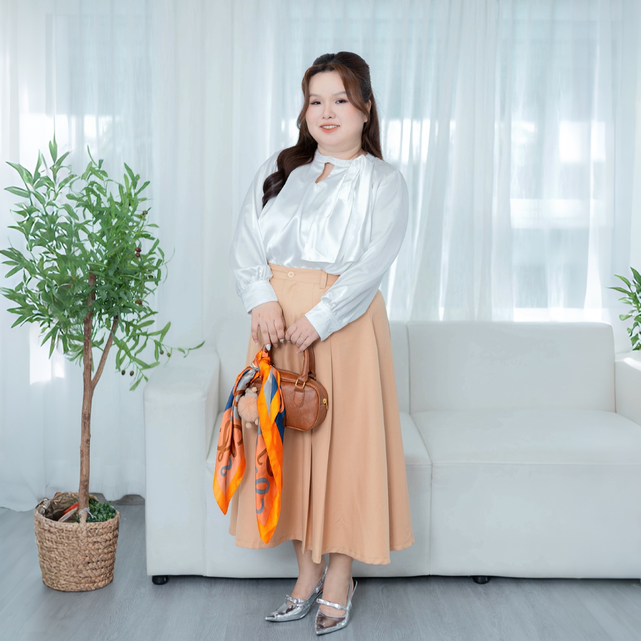 Áo sơ mi bigsize 60kg-95kg nơ cổ đính ngọc trai sang trọng phù hợp mặc đi làm, đi tiệc