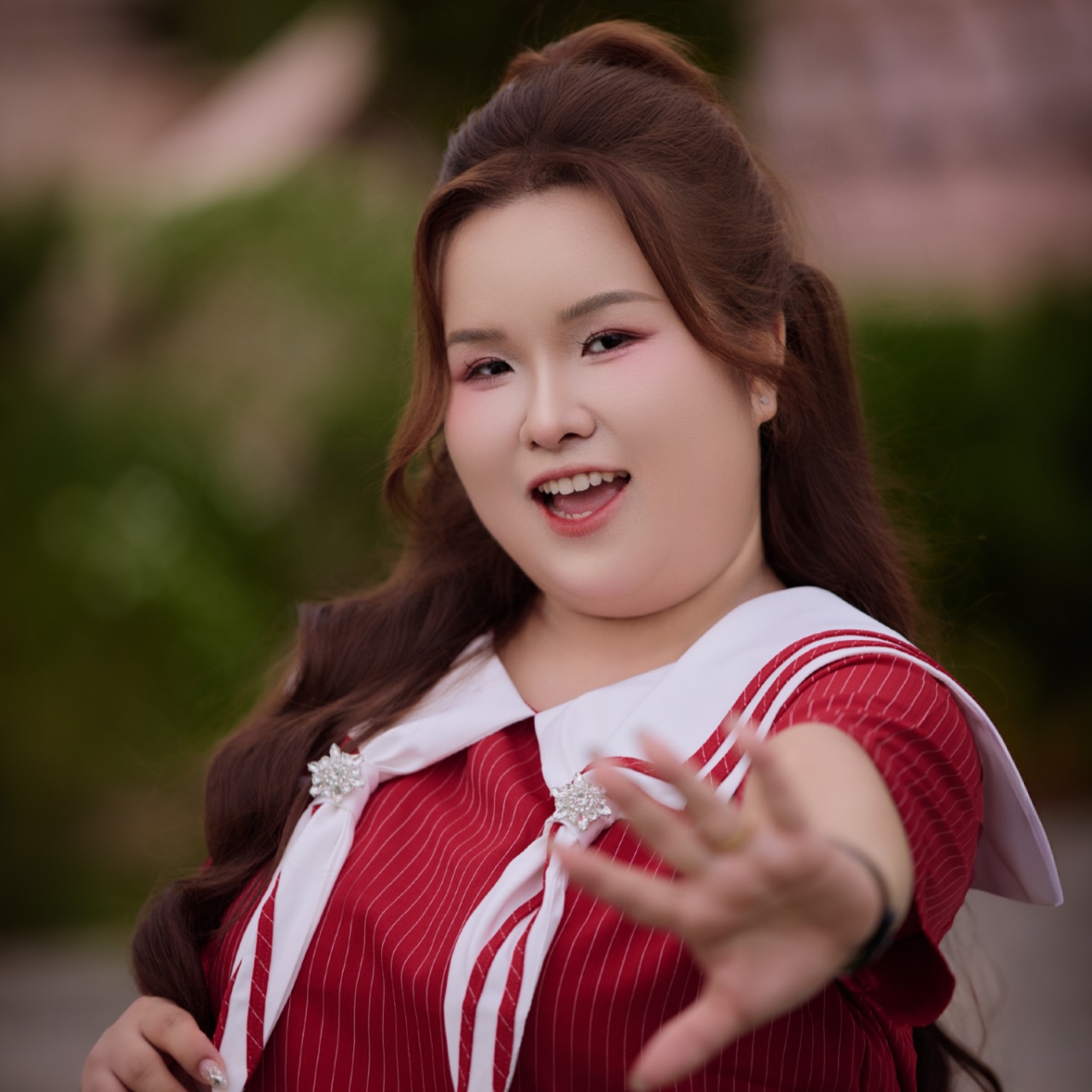 Áo sơ mi bigsize nữ 60kg - 100kg sọc dọc đính tag đá phù hợp mặc đi làm, đi tiệc , đi chơi