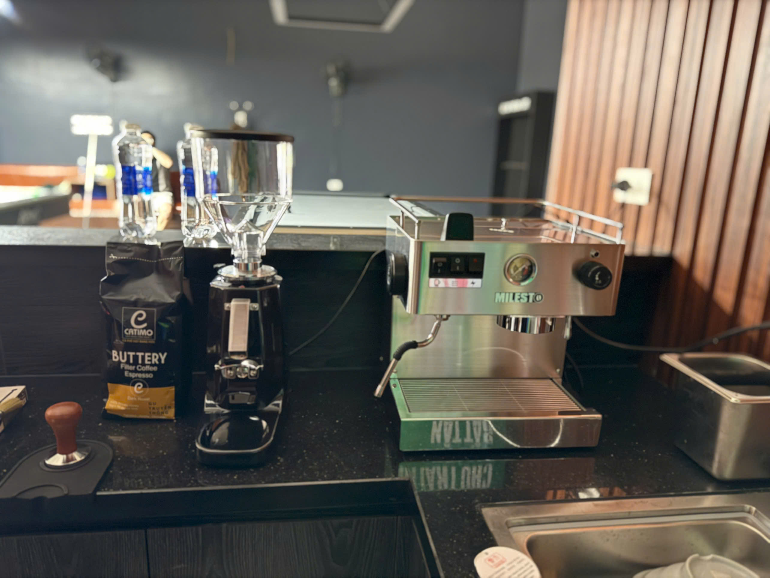 Lắp Đặt Máy Pha Cà Phê Milesto EM19 và Máy Xay LB020 tại Quán Cafe Bia, CT3A Quang Trung